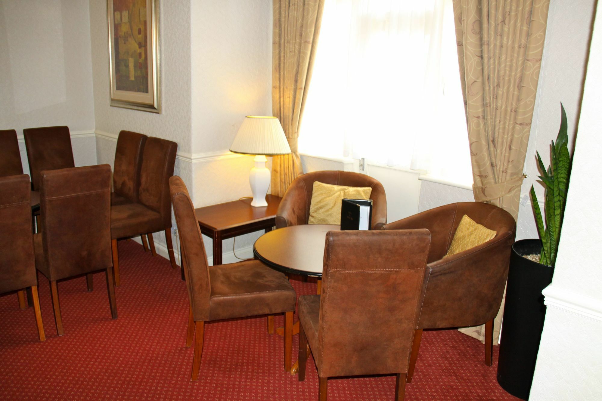 The Queens Hotel 3*